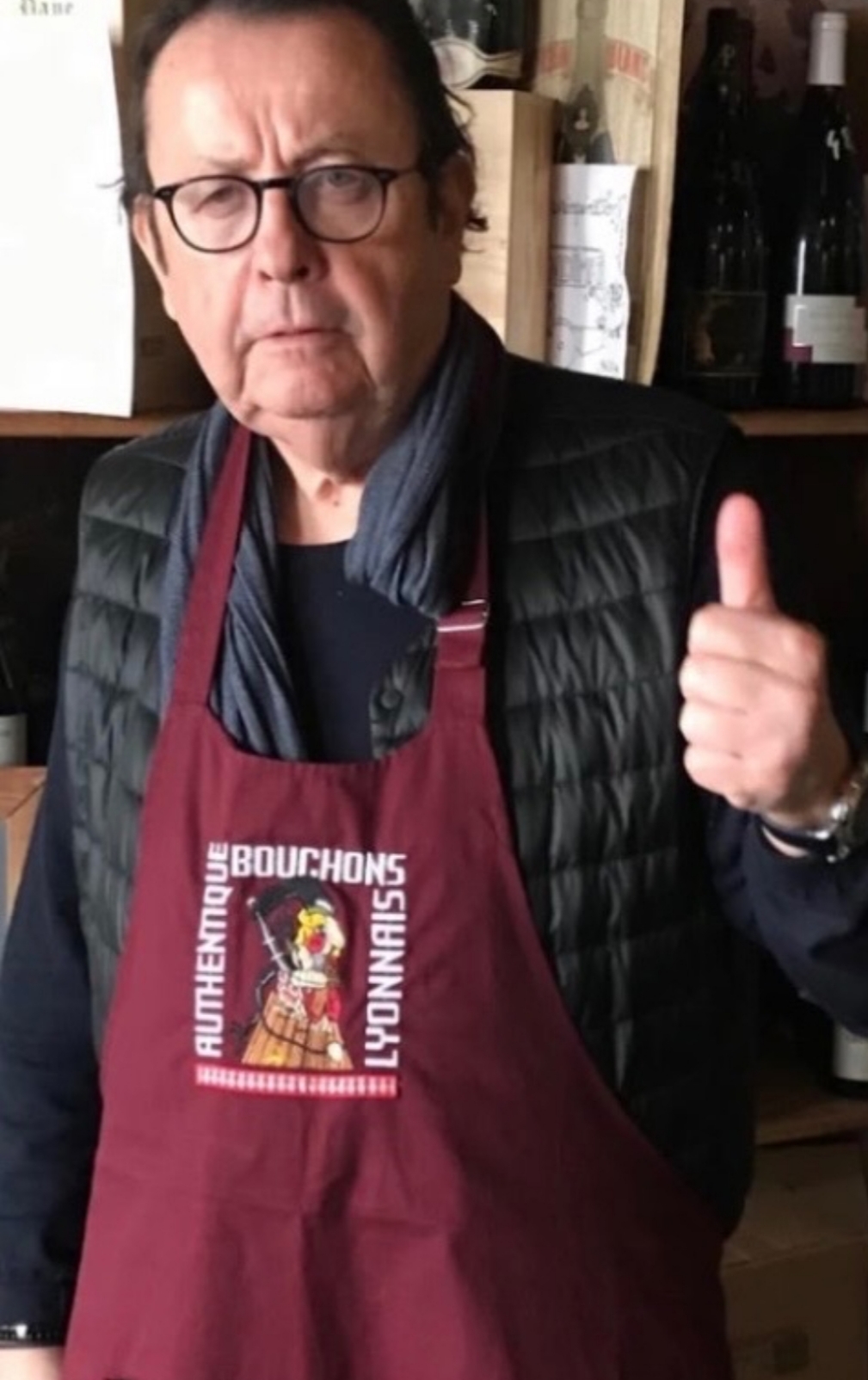 Le président portant le tablier.